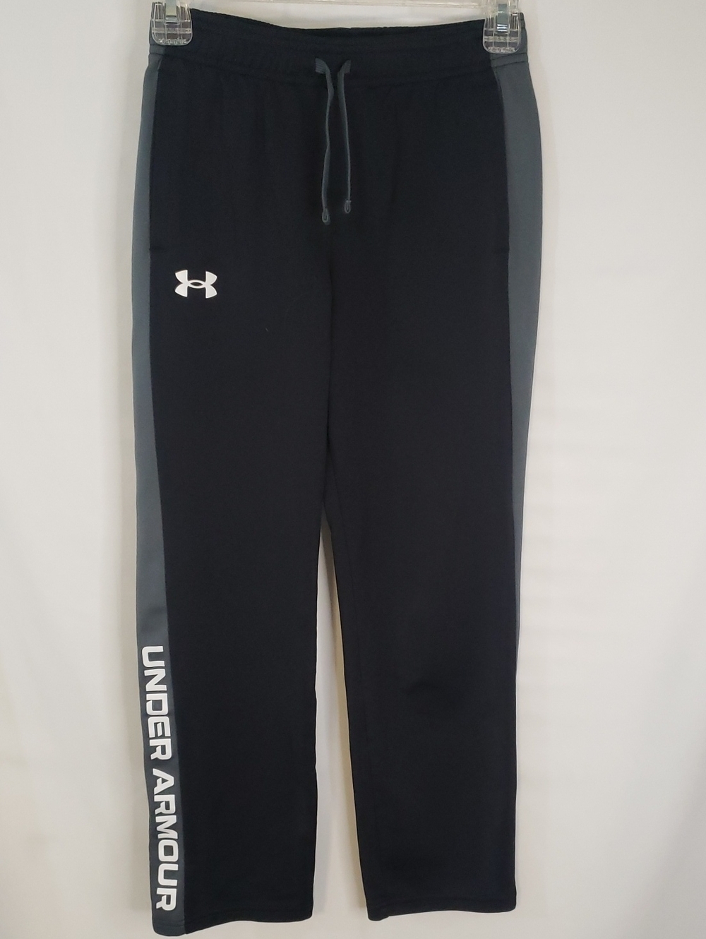 Under Armour NWOT Youth Black Joggers with Gray Side Panels and Logo